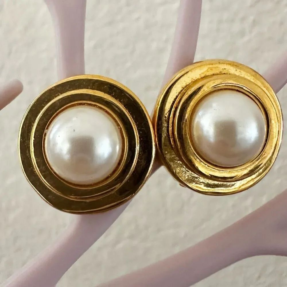 Carolee gold tone faux pearl clip on vintage earrings